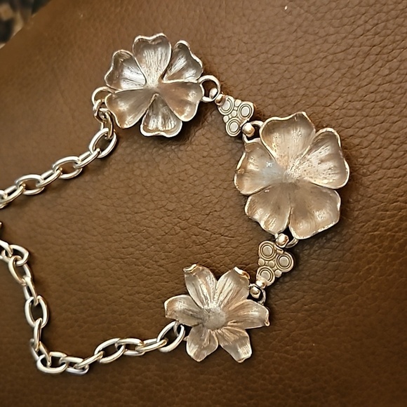 BRIGHTON Retro 1960s Garden Flower Colonial Style Two-tone Necklace - Picture 9 of 9
